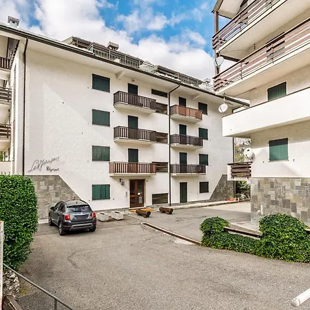 Awesome Three Bedroom In Apartmán *