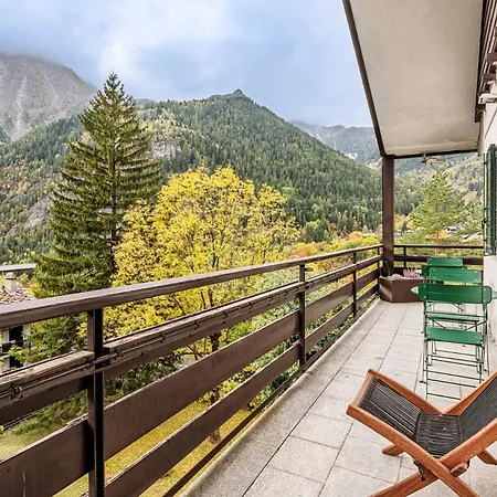 Awesome Three Bedroom In Apartment Courmayeur