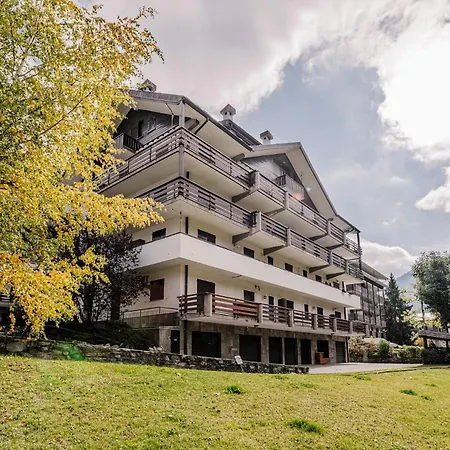 Awesome Three Bedroom In Апартаменты