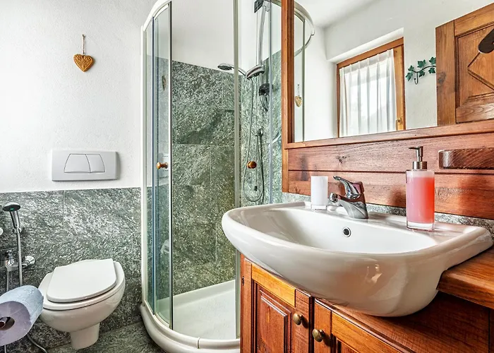 Awesome Three Bedroom In شقة