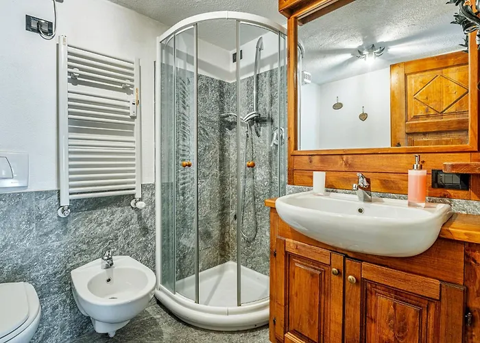 Awesome Three Bedroom In Apartment