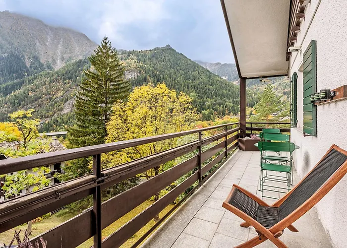Awesome Three Bedroom In Apartment Courmayeur