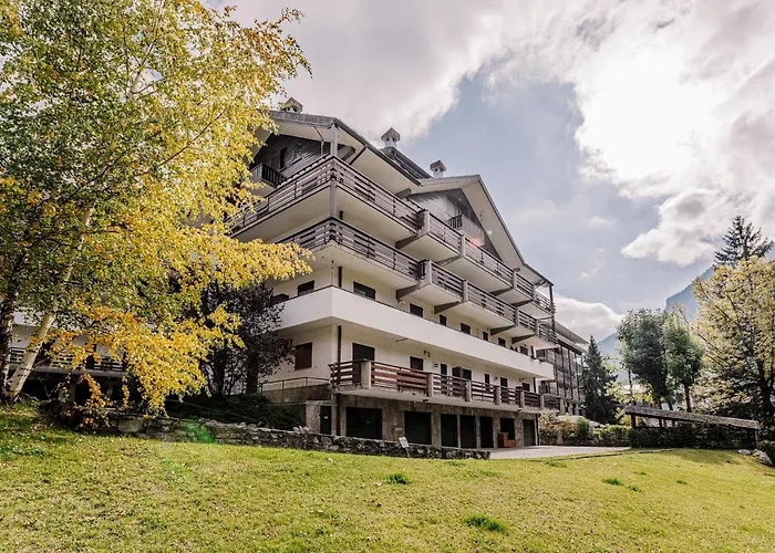 Awesome Three Bedroom In Apartment